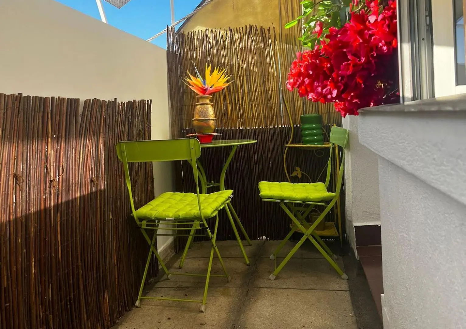 Lazynest - Central Studio With Balcony On Magheru contacts