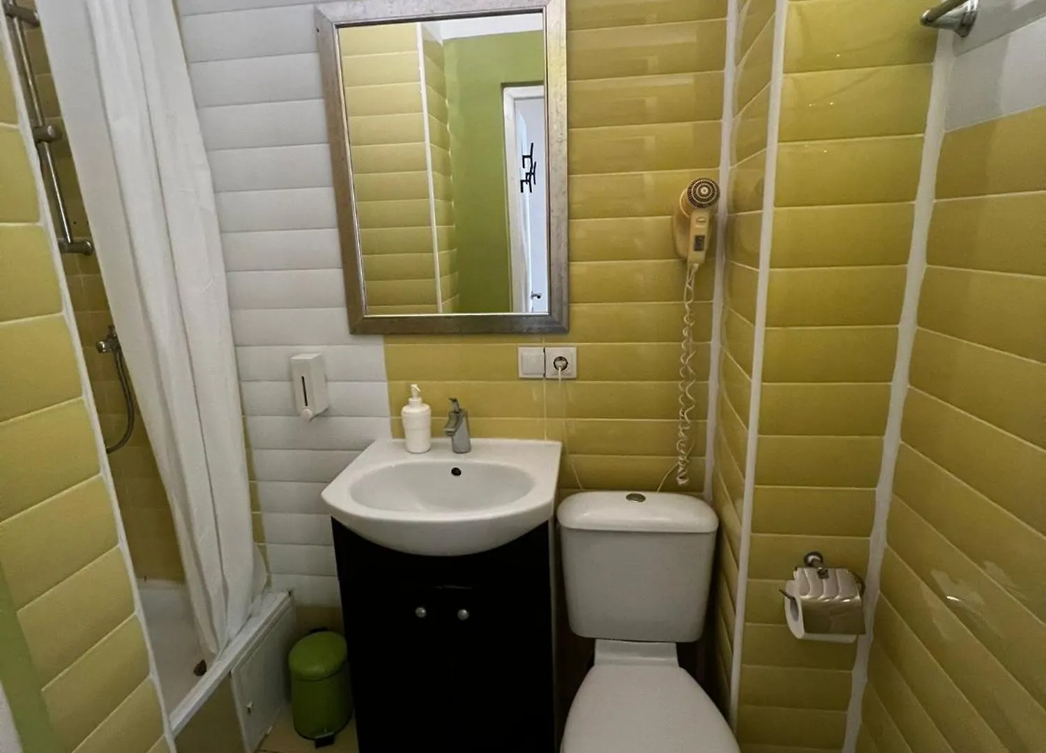 Lazynest - Central Studio With Balcony On Magheru Bucharest Apartment
