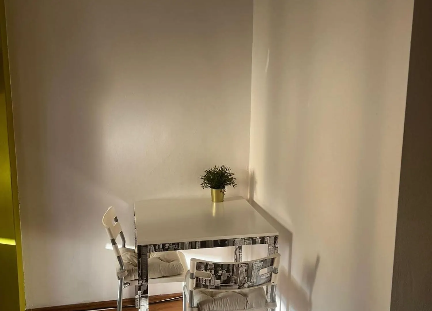 Lazynest - Central Studio With Balcony On Magheru Bucharest Apartment