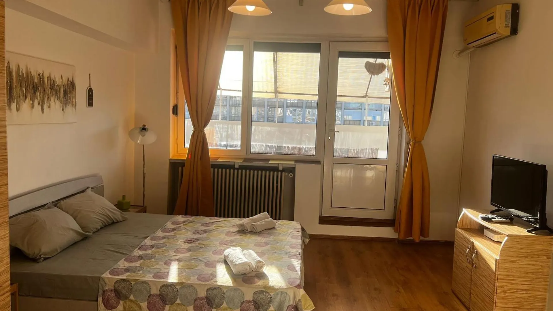 Lazynest - Central Studio With Balcony On Magheru Bucharest 0*,