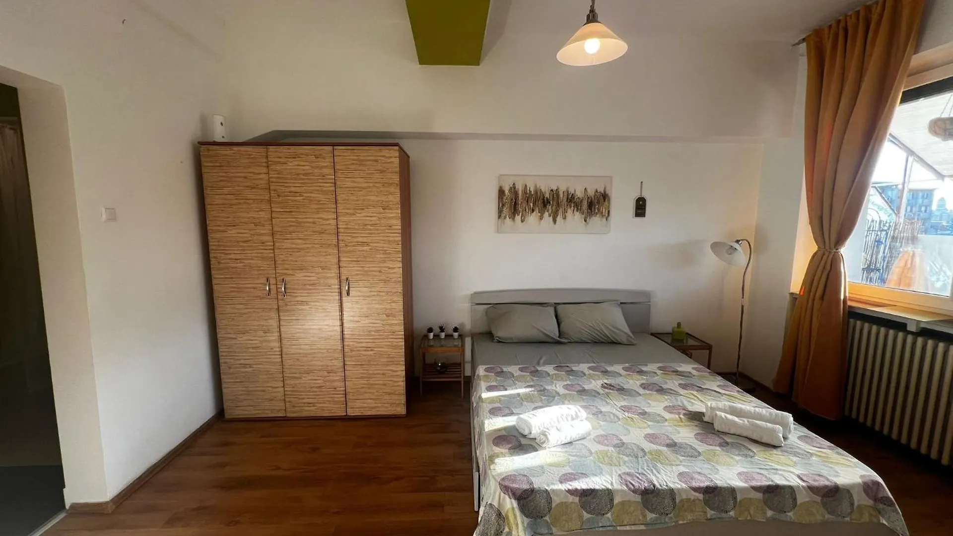 Lazynest - Central Studio With Balcony On Magheru Bucharest Romania