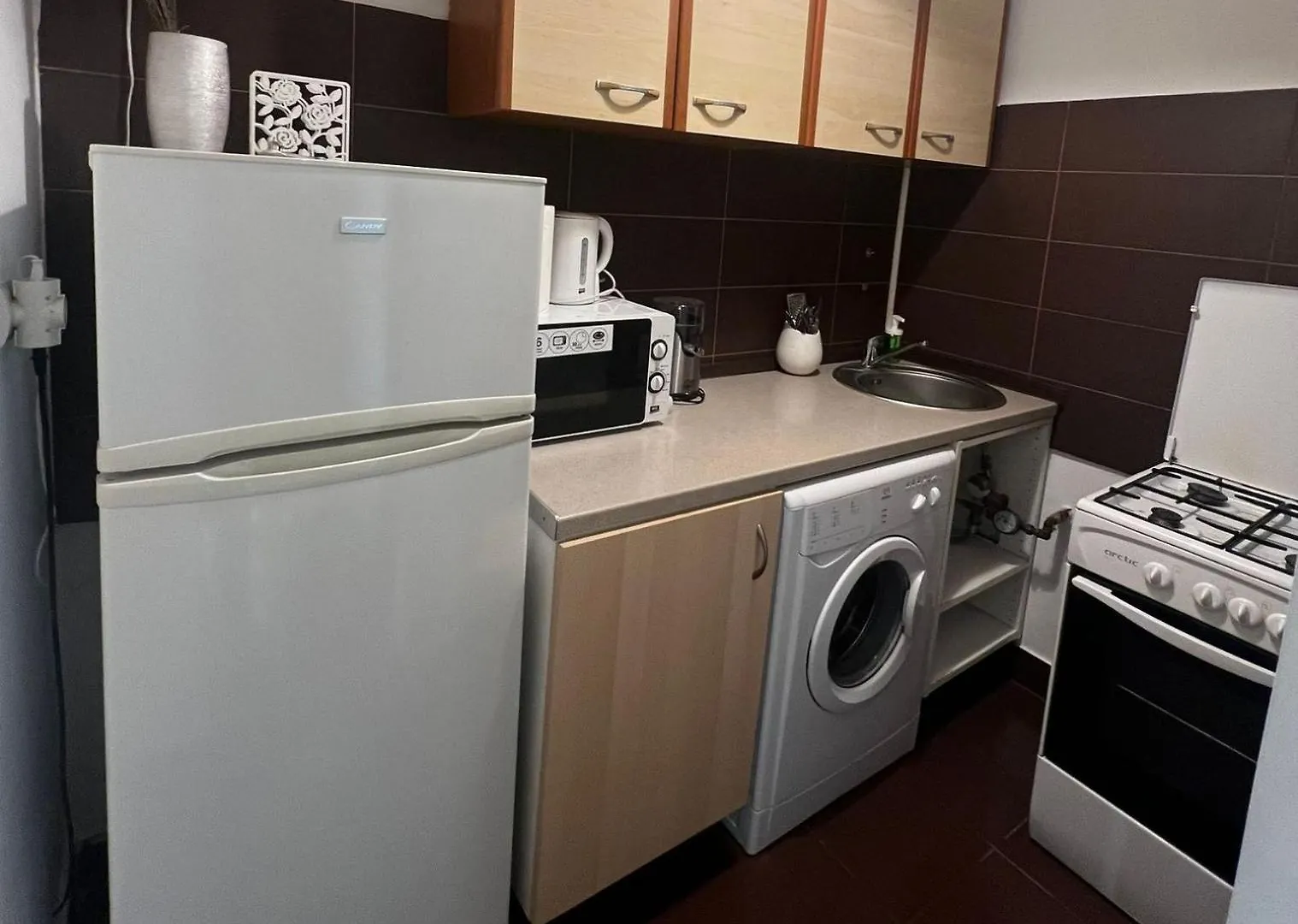 Lazynest - Central Studio With Balcony On Magheru Bucharest