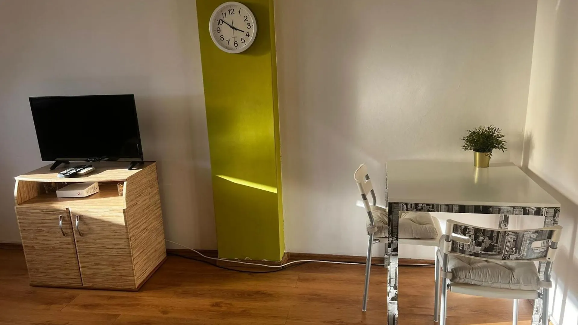 Lazynest - Central Studio With Balcony On Magheru Bucharest Apartment